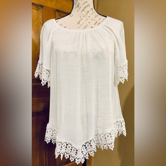 LINDA LEAL Small White Boho Blouse with wide lace trim. - Picture 1 of 11